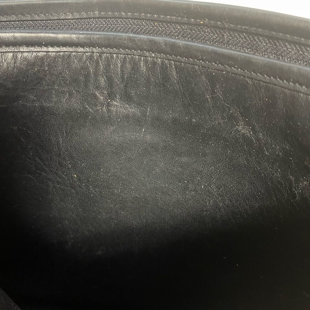Vintage COACH 9951 Patricia’s Legacy bag crafted in black glove-tanned leather. - Picture 15 of 16